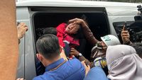 Detik-detik Hasnaeni Wanita Emas Histeris Saat Ditahan Kejagung