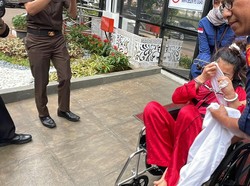 Drama Jemput Paksa Hasnaeni Wanita Emas yang Kini Tersangka