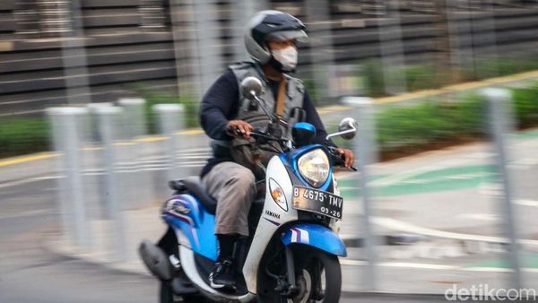 Jalan Kota Tua Dilapisi Antilicin, Pemotor Tak Lagi Jatuh