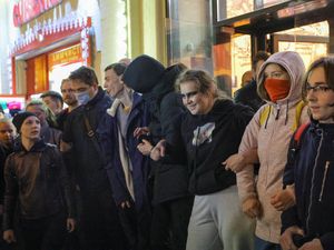 Rusia Tahan 700 Orang Dalam Protes Anti Mobilisasi Parsial Rusia Tahan 700 Orang Dalam Protes Anti Mobilisasi Parsial