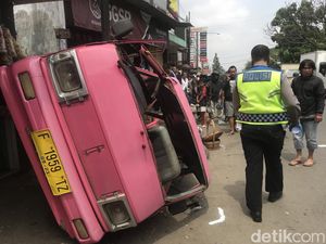 Sopir Mobil Matik yang Tabrak Angkot Sukabumi Diamankan Polisi Sopir Mobil Matik yang Tabrak Angkot Sukabumi Diamankan Polisi