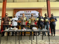 Polres Jakpus Ungkap 5 Kasus Narkoba, Tersangka Simpan Senpi hingga Sajam