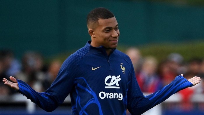 French forward Kylian Mbappe gestures during a training session in Clairefontaine-en-Yvelines on September 20, 2022 as part of the teams preparation for the upcoming UEFA Nations League. (Photo by FRANCK FIFE / AFP) (Photo by FRANCK FIFE/AFP via Getty Images)