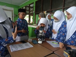 FMIPA UNM Kembali Buka Layanan Praktikum LKPB untuk Siswa Pascapandemi