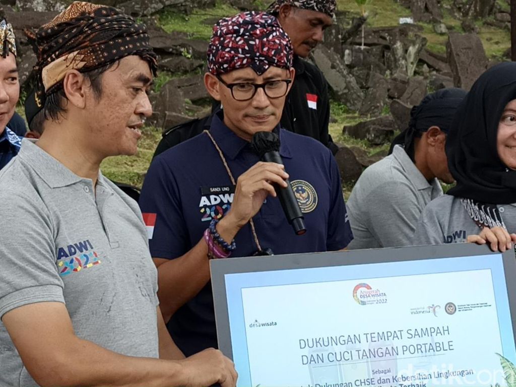 Sandiaga Uno Optimis Sektor Pariwisata Bisa Pulihkan Ekonomi RI Sandiaga Uno Optimis Sektor Pariwisata Bisa Pulihkan Ekonomi RI