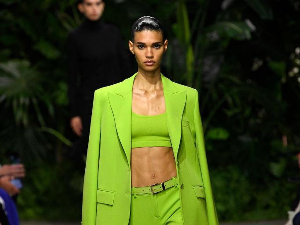 Merayakan Kebebasan Wanita di Koleksi Urban Resort Karya Michael Kors Merayakan Kebebasan Wanita di Koleksi Urban Resort Karya Michael Kors