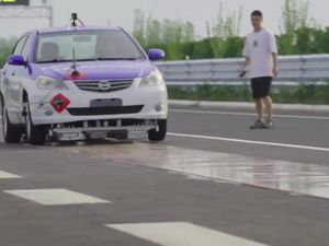 Melesat Bak Kereta Peluru! China Uji Coba Mobil Melayang, Bisa Ngebut 230 Km/jam Melesat Bak Kereta Peluru! China Uji Coba Mobil Melayang, Bisa Ngebut 230 Km/jam