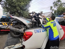 Tabrakan Motor di Simpang Ksatrian Jalan Jogja-Wates, 2 Pengendara Terpental