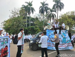 Nakes Honorer Gelar Aksi di Patung Kuda, Tuntut Pengangkatan Jadi ASN