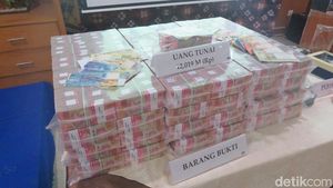 Duit Miliaran-Tas Mewah Barang Bukti Kasus Pajak Rugikan Negara Nyaris Rp 100 M