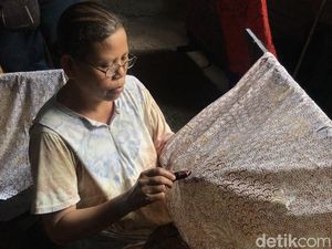 Kain Batik Lasem Jadi Cendera Mata di KTT G20 Bali