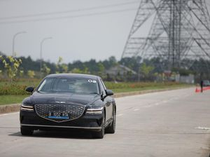 Paspampres Mulai Latihan Nyetir Mobil Listrik