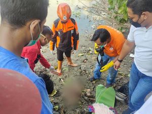 Mayat Balita Ditemukan di Sungai Ngotok Jombang, Kepalanya Terbenam Lumpur Mayat Balita Ditemukan di Sungai Ngotok Jombang, Kepalanya Terbenam Lumpur