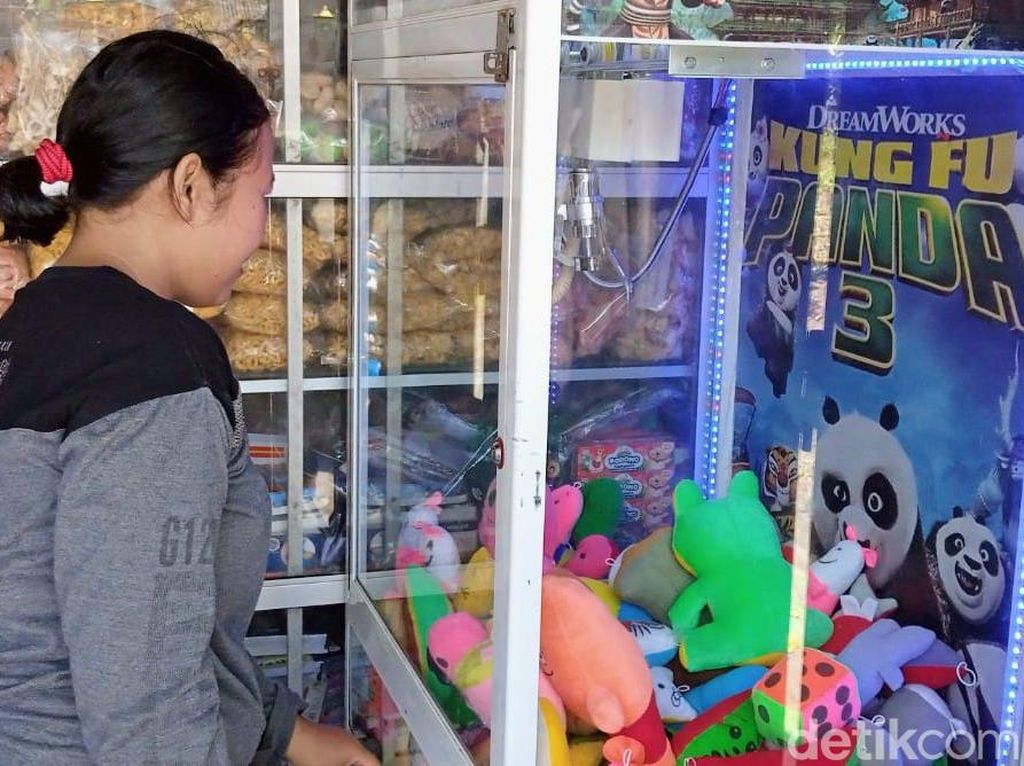 Ragam Pendapat soal Permainan Capit Boneka yang Disebut Haram Ragam Pendapat soal Permainan Capit Boneka yang Disebut Haram
