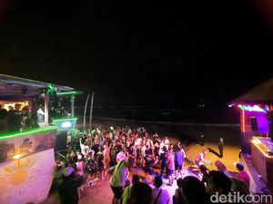 Turis di Canggu Mah Bebas, Tidur Berbikini di Pantai Juga Aman... Turis di Canggu Mah Bebas, Tidur Berbikini di Pantai Juga Aman...