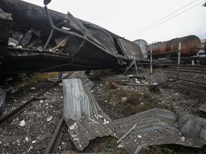 Potret Kereta Barang yang Hancur Dirudal Rusia