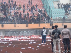 Kalah dari PSMS, Suporter PSPS Riau Rusuh
