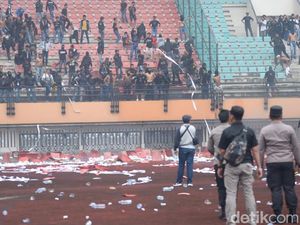 Kalah dari PSMS, Suporter PSPS Riau Rusuh Kalah dari PSMS, Suporter PSPS Riau Rusuh