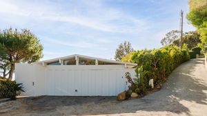 Rumah Emma Stone di Malibu Ini Dijual Rp 64 M Saja, Minat?