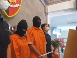 Video Mesum Sejoli Berbaju Bali Dibuat Saat Mobil Melaju di Jl Tampak Siring