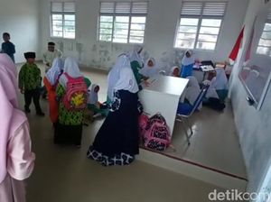 Ironi Pembangunan di Batam: Siswa SD Belajar Tanpa Kursi dan Meja!