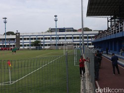 Warga Bandung Antusias Tonton Latihan Timnas Indonesia