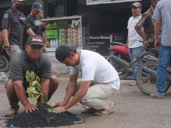 Protes Jalan Rusak, Warga Labuhanbatu Tanam 1.000 Pohon