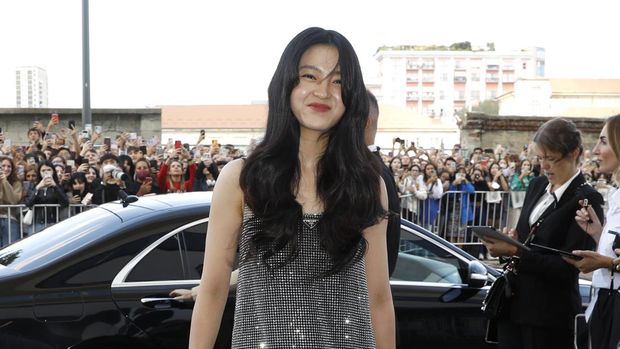 MILAN, ITALY - SEPTEMBER 22: Kim Tae-ri is seen arriving at the Prada Fashion Show during the Milan Fashion Week Womenswear Spring/Summer 2023 on September 22, 2022 in Milan, Italy. (Photo by Tristan Fewings/Getty Images)