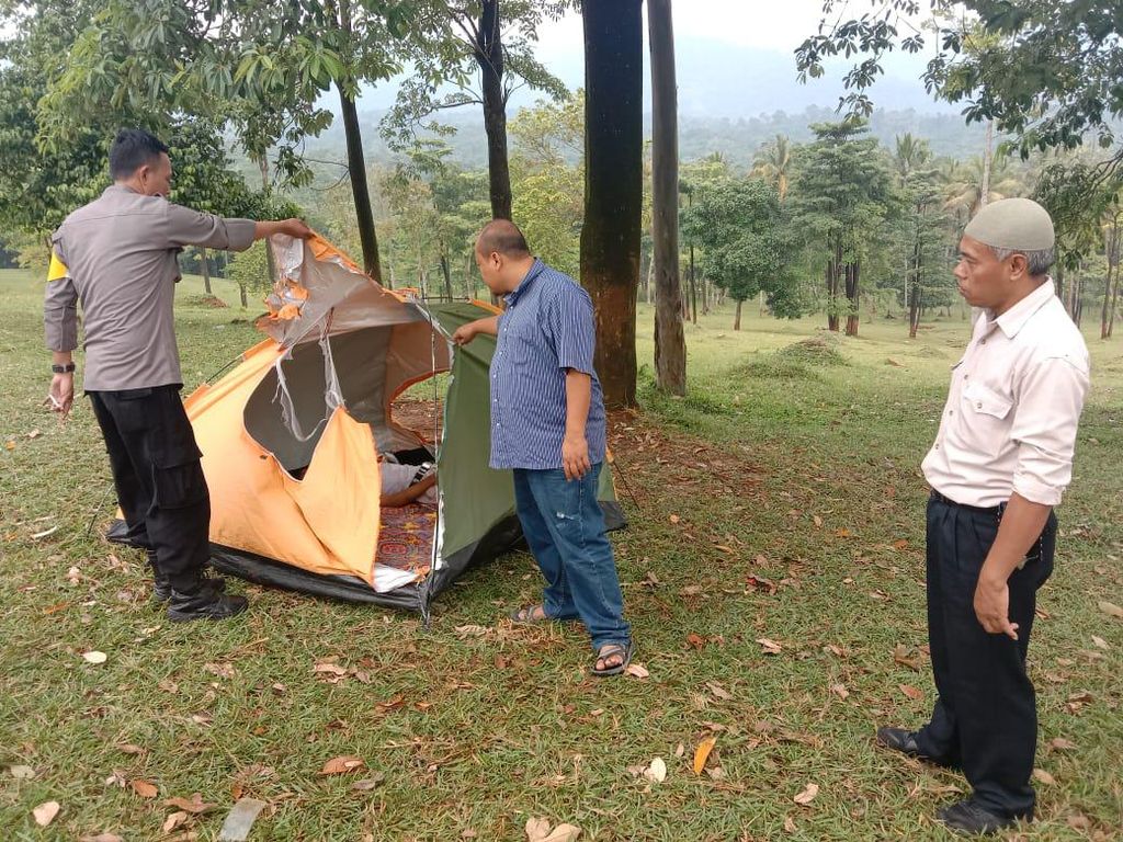 2 Remaja Tersambar Petir Saat Camping di Bukit Waruwangi Serang 2 Remaja Tersambar Petir Saat Camping di Bukit Waruwangi Serang