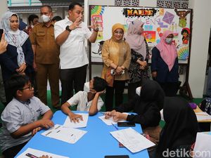 Walkot Eri Jadikan Balai RW di Surabaya Sebagai Pusat Pembelajaran Keluarga