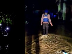 Banjir Bandang Terjang Garut, Ada Warga Sempat Terjebak