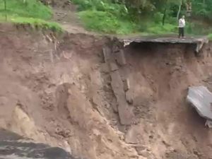 Geger Jalan Garut-Pameungpeuk Terputus, Begini Faktanya Geger Jalan Garut-Pameungpeuk Terputus, Begini Faktanya