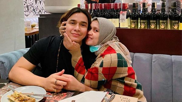 Keseruan Billy saat Bersantap di Restoran Jepang