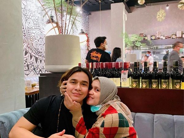 Keseruan Billy saat Bersantap di Restoran Jepang