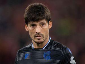 David Silva Pensiun dari Sepakbola gegara Cedera Ligamen Lutut David Silva Pensiun dari Sepakbola gegara Cedera Ligamen Lutut