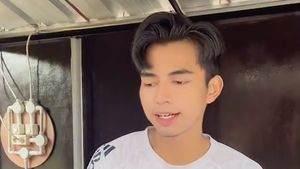 8 Foto Terbaru Dimas Ahmad, Kembaran Raffi yang Kembali Jualan Bakso