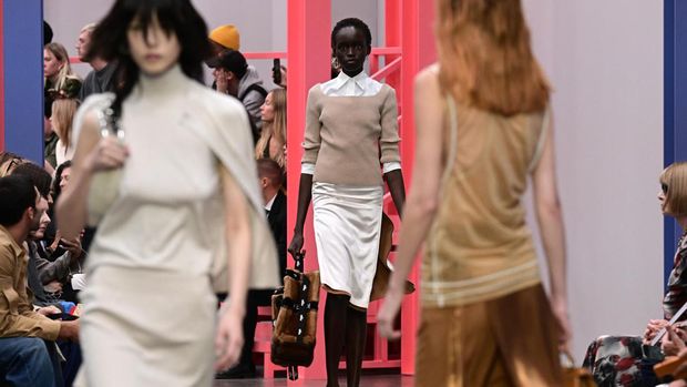 A model presents a creation for Fendi on September 21, 2022 as part of the Women's Spring Summer 2023 fashion week in Milan. (Photo by Miguel MEDINA / AFP)