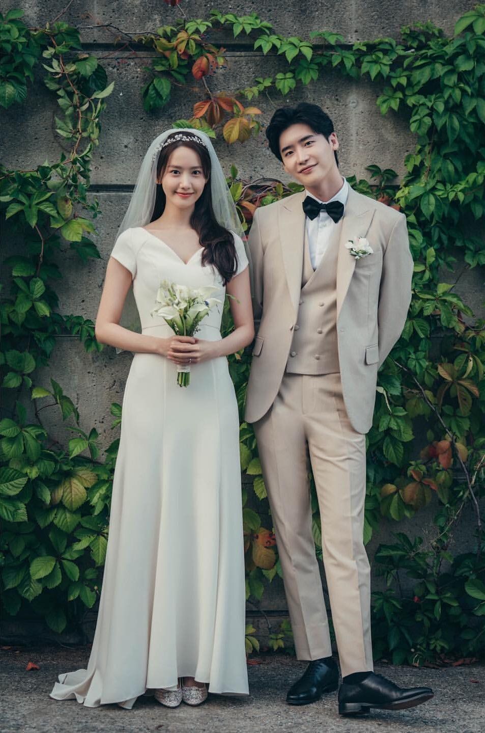 6 Foto Bahagia 'Pernikahan' Yoona SNSD & Lee Jong Suk bak Pengantin Baru