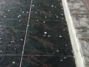 Hujan Es Disertai Angin Kencang Terjadi di Colomadu Karanganyar