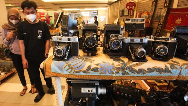 Melihat Barang-barang Antik di Indonesia Vintage Festival