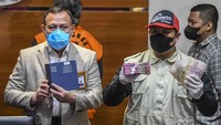 Penampakan Uang Hasil OTT di Mahkamah Agung