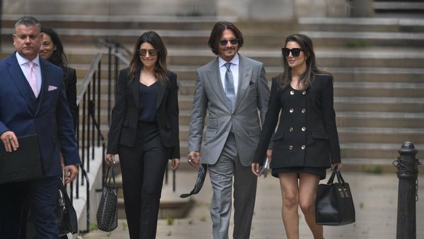 8 Momen Akrab Johnny Depp dengan Joelle Rich, Dari Pengacara Jadi Pacar?