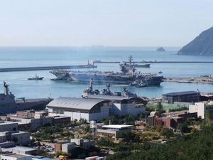 Kapal Induk AS Datangi Pelabuhan Korsel, Beri Peringatan ke Korut!