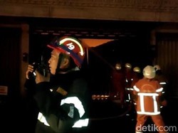 Pintu Harmonika Hambat Petugas Padamkan Api di Ruko Kedungdoro Surabaya