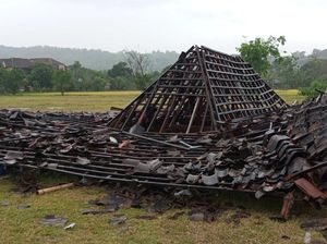 Hujan Deras dan Angin Kencang di Klaten Robohkan Joglo, 3 Orang Luka