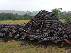 Hujan Deras dan Angin Kencang di Klaten Robohkan Joglo, 3 Orang Luka
