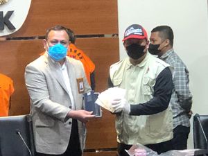 Uang Suap Pengurusan Perkara MA Disimpan di Boks Serupa Kamus Bahasa Inggris