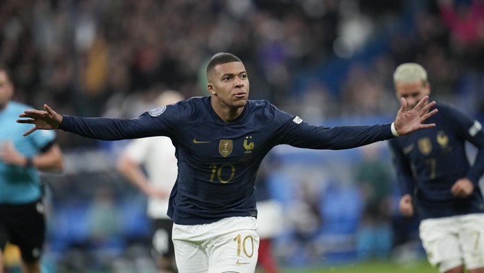 Frances Kylian Mbappe celebrates scoring his sides first goal during the UEFA Nations League soccer match between France and Austria at the Stade de France stadium in Saint Denis, outside Paris, France,Thursday, Sept. 22, 2022. (AP Photo/Christophe Ena)