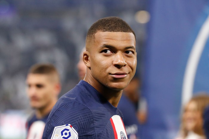 LYON, FRANCE - SEPTEMBER 18: Kylian Mbappe #7 of Paris Saint-Germain looks on before the Ligue 1 match between Olympique Lyonnais and Paris Saint-Germain at Groupama Stadium on September 18, 2022 in Lyon, France. (Photo by Catherine Steenkeste/Getty Images)