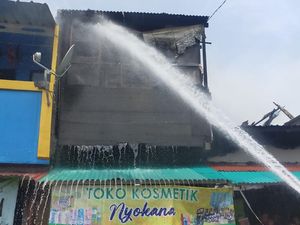 Kebakaran di Jakut Padam, Damkar Keluhkan Ulah Warga Rebut Selang Pemadam